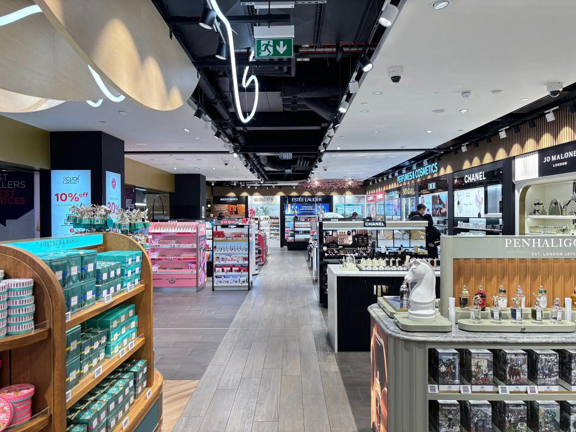 Vous regardez actuellement The duty-free shopper has changed. Most brands are still talking to the old one.